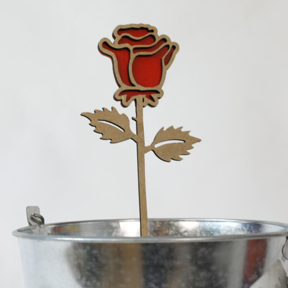 Rosa vermella de fusta natural Sant Jordi