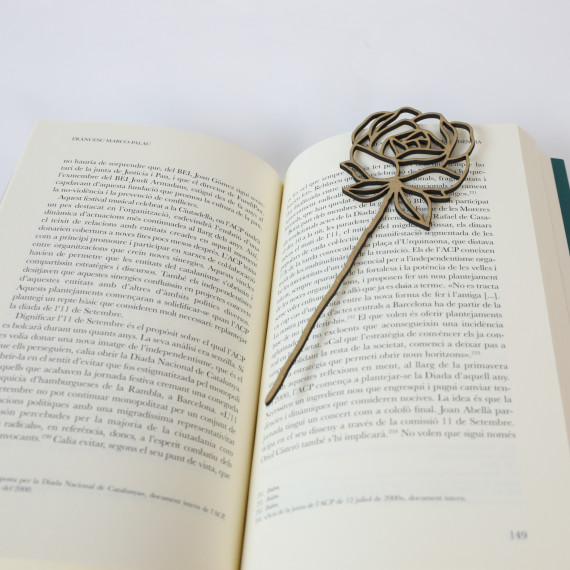Punt de llibre rosa de fusta natural