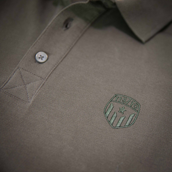 Polo Assemblea escut color khaki