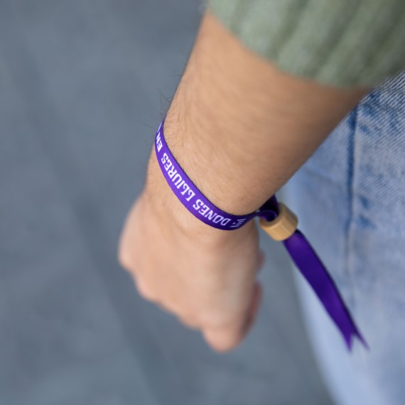 Polsera feminista "Dones lliures en una terra lliure"