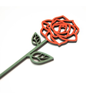 Rosa de fusta pintada