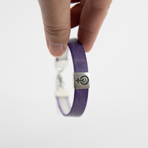 Polsera de pell amb peça simbol feminista de zamac