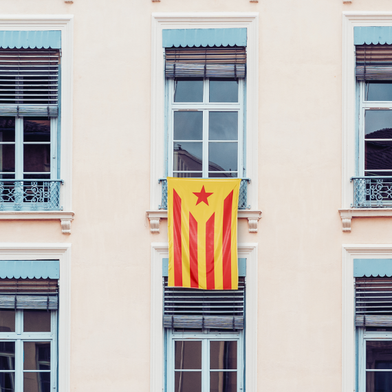 Estelada gran vermella amb anelles
