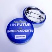 Xapa "Construir un futur, ser independents"