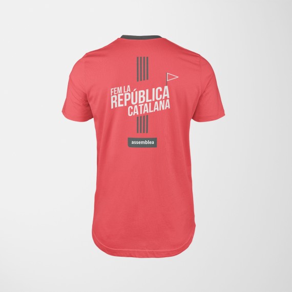 Lot dona "Fem la República Catalana"